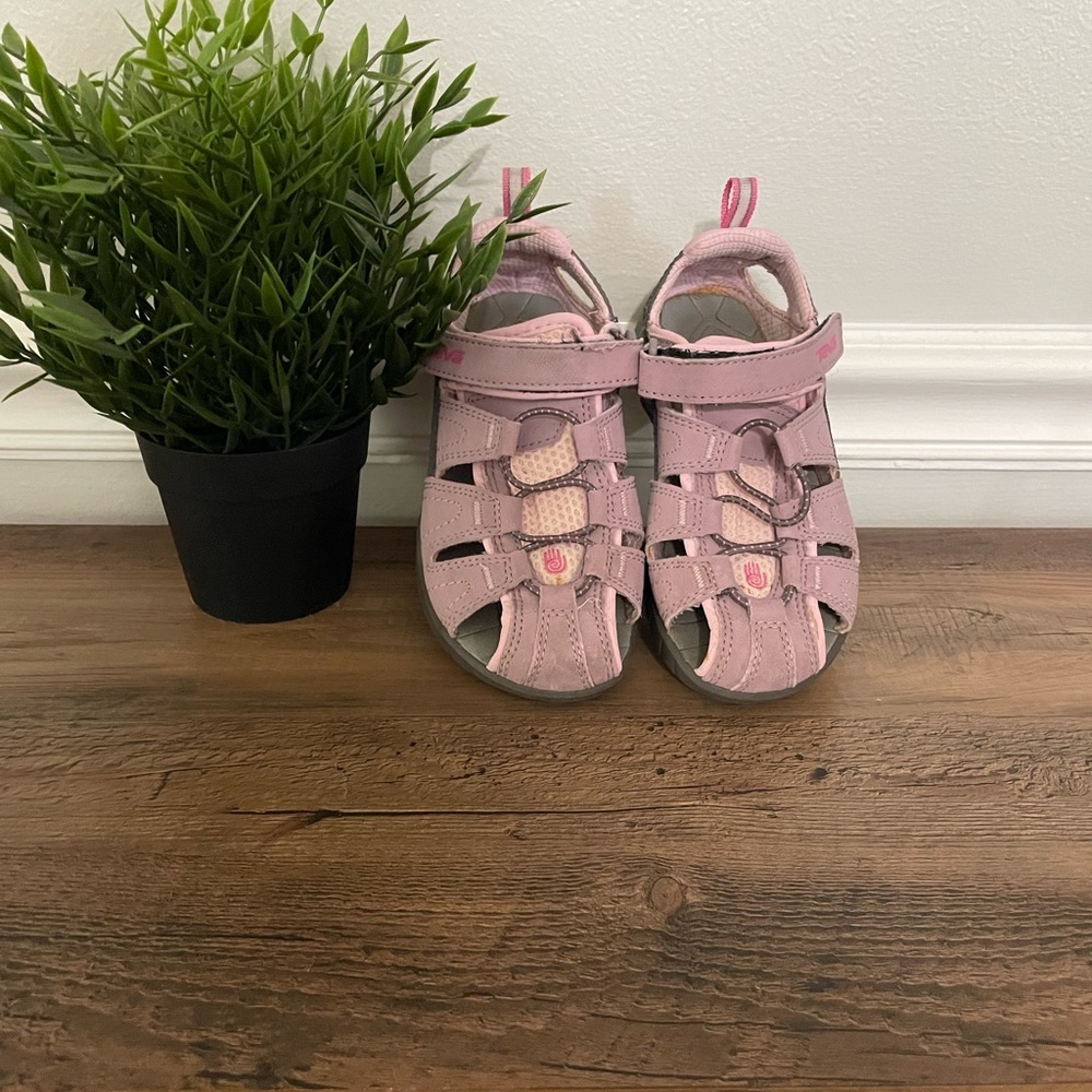 Teva Girls Pink Sandals Size 12
